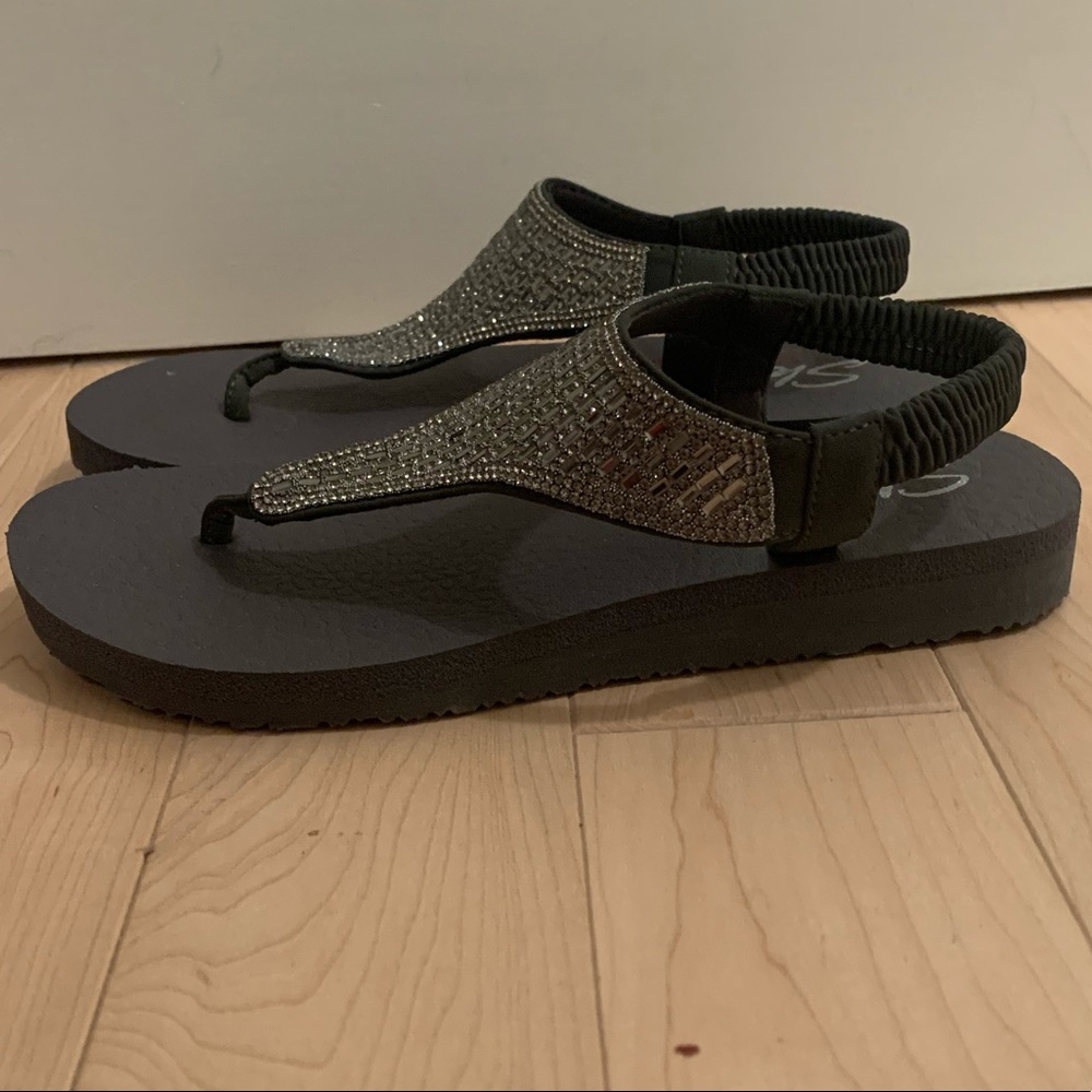 Sketchers sparkly flip flop, backed